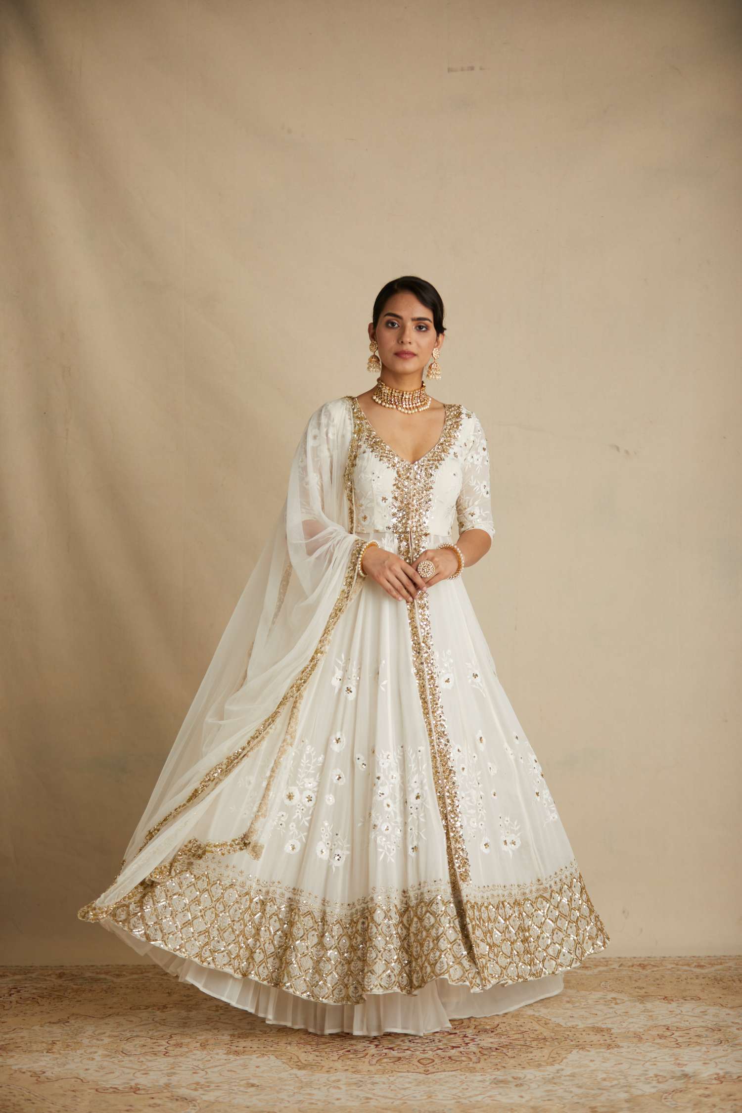 あ*か様 OHGA JACQUARD JACKET ホワイト Buy Off White Thread Work Front Open Jacket Sharara Set – Astha Narang